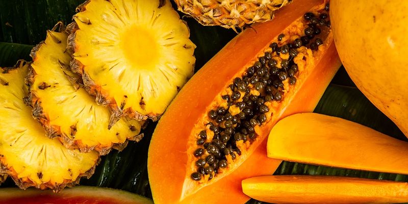 PAPAYA + PINEAPPLE ingredient visual